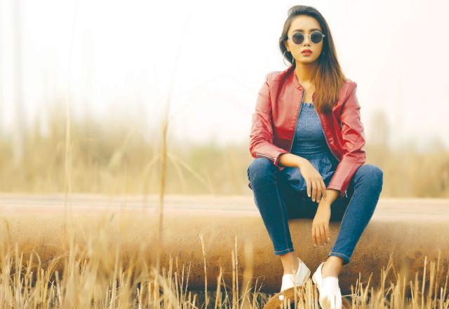 বন্ধুদের আড্ডা থেকে শুরু করে বৈকালিক দাওয়াতেও ভিন্নতা আনবে ব্লেজার জ্যাকেট