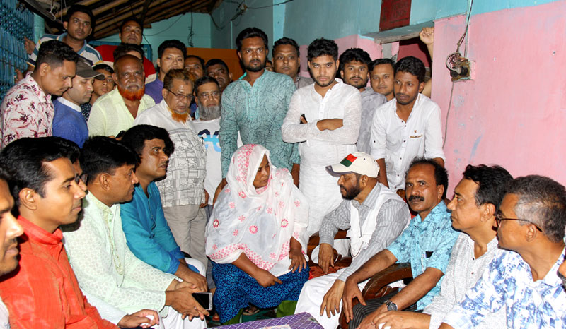 কারাবন্দী বগুড়া সদরের যুবদলনেতা অতুল ও ছাত্রদলনেতা মুকুলের পরিবারের পাশে সাবেক এমপি লালু
