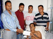 সাংবাদিক রনজু’র চিকিৎসার জন্য আর্থিক
অনুদান দিলেন মা-বাবা ফাউন্ডেশন