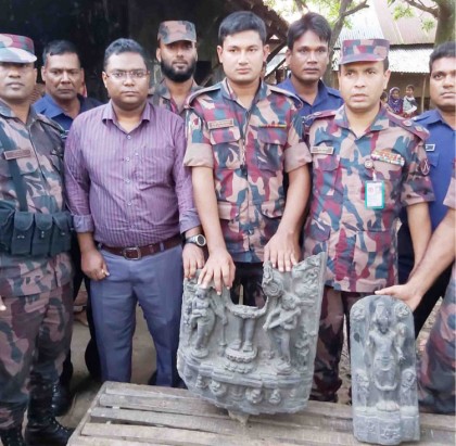 মান্দায় কোটি টাকা মূল্যের দুটি বিষ্ণুমূর্তি উদ্ধার
