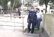 জলঢাকায় করোনা সংক্রমণ প্রতিরোধে ব্যাতিক্রম উদ্যোগে ওসি মোস্তাফিজুর রহমান