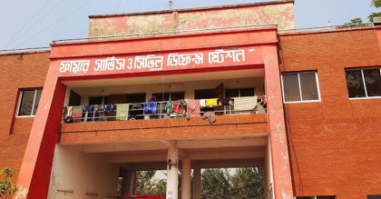 মশার কয়েলের আগুনে পুড়ল ৬ দোকানঘর
