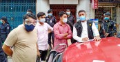 নিত্যপ্রয়োজনীয় পণ্য কিনতে গিয়ে জরিমানা গুনলেন ৫০০ টাকা

