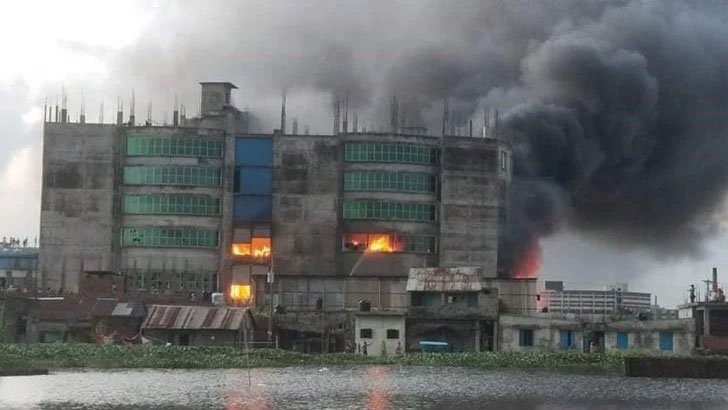 নারায়ণগঞ্জে কারখানায় আগুনে পুড়ে নিহত ৫০
