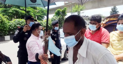 বিধিনিষেধ বাস্তবায়নে শাহবাগে র‍্যাবের অভিযান
