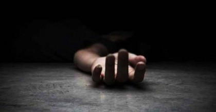 বাসায় দুর্গন্ধের উৎস খুঁজতে গিয়ে মিললো চিকিৎসকের মরদেহ
