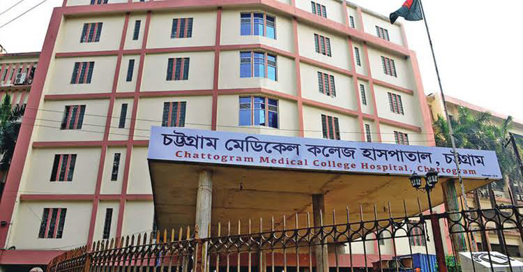 চট্টগ্রামে আগুনে একই পরিবারের ৬ জন দগ্ধ
