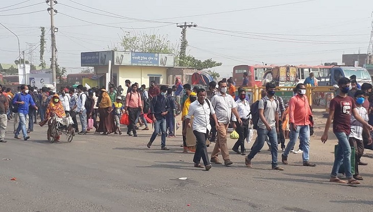 তেলের মূল্যবৃদ্ধির প্রতিবাদে গণপরিবহন বন্ধ, ভোগান্তিতে যাত্রীরা
