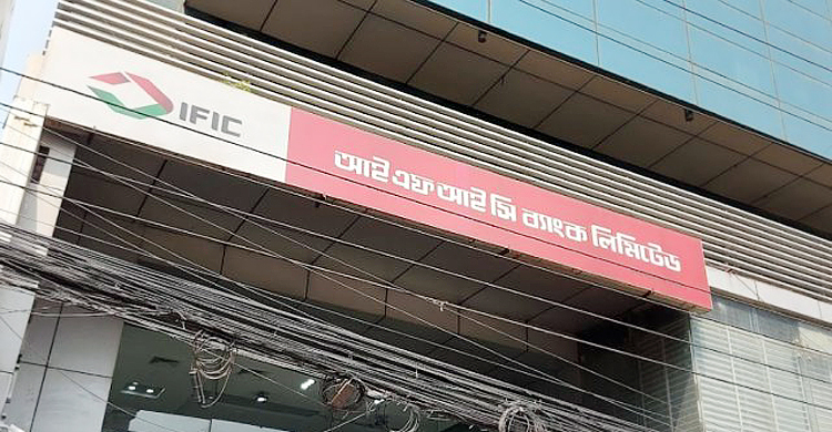 আইএফআইসি ব্যাংকের দেয়াল ভেঙে টাকা লুটের চেষ্টা, গ্রেফতার ৩
