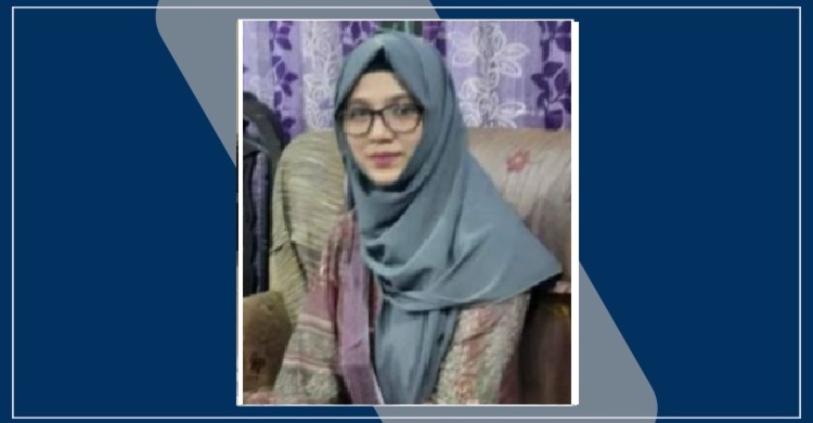 স্বামীর মোটরসাইকেল থেকে ছিটকে সড়কে, লরিচাপায় প্রাণ গেলো তরুণীর
