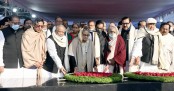 বঙ্গবন্ধুর প্রতিকৃতিতে আওয়ামী লীগসহ বিভিন্ন সংগঠনের শ্রদ্ধা
