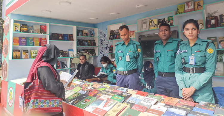 বইমেলায় পলিথিন-ধূমপানমুক্ত রাখার উদ্যোগ
