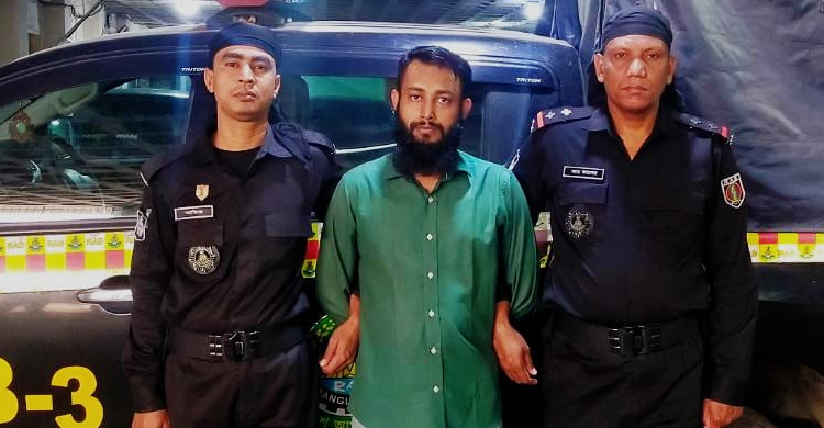 অবৈধভাবে নেটওয়ার্ক বুস্টার বিক্রির মূলহোতা গ্রেফতার
