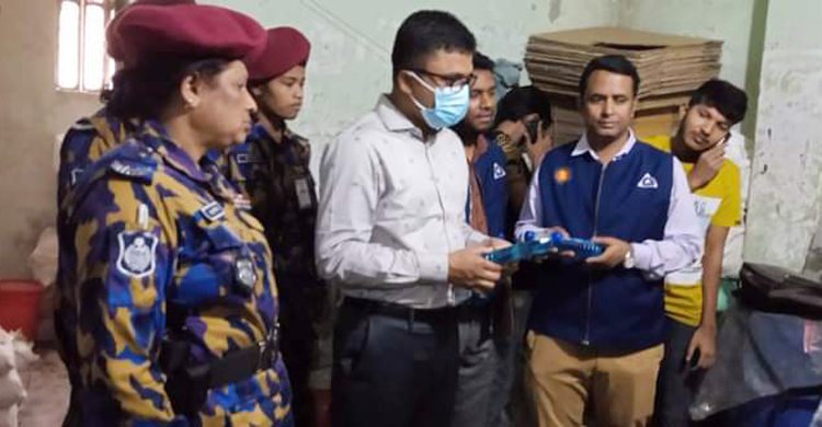 অবৈধভাবে হারপিক-ডিস ওয়াশ তৈরি, ব্রাদার্স কেমিস্ট্রিকে জরিমানা
