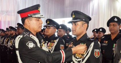 বীরত্বপূর্ণ-সেবামূলক কাজের স্বীকৃতি পেলেন ৮৫ র‍্যাব সদস্য
