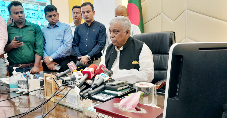 প্রথম আলোর সাংবাদিকের বিরুদ্ধে আরও মামলা হচ্ছে বলে শুনেছি
