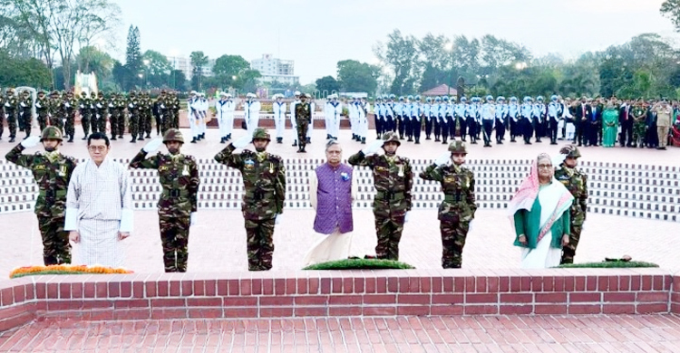 স্বাধীনতা দিবসে স্মৃতিসৌধে রাষ্ট্রপতি ও প্রধানমন্ত্রীর শ্রদ্ধা
