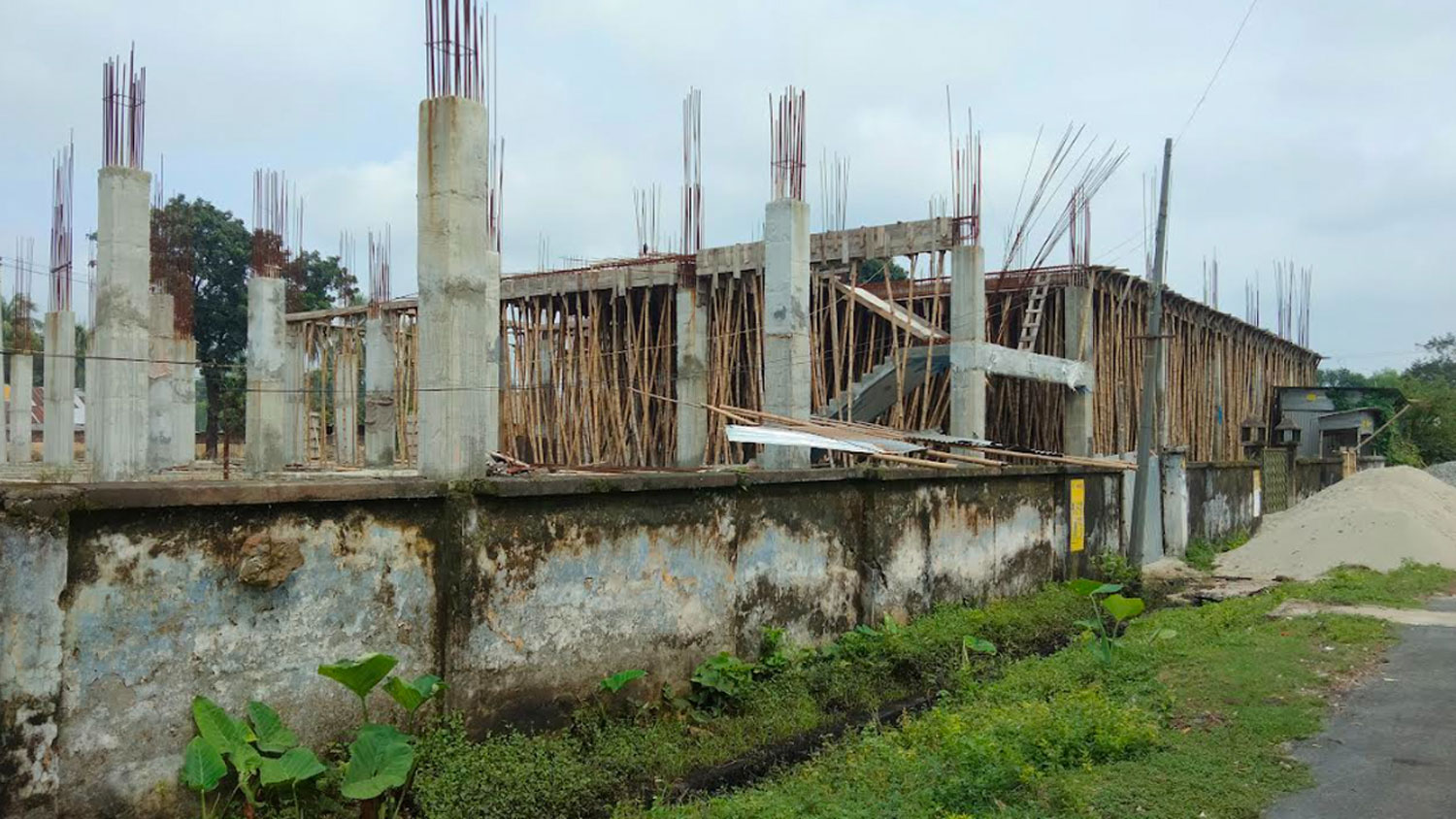 ৪৫০ দিনের নির্মাণকাজ ৮৪৩ দিনেও শেষ হয়নি