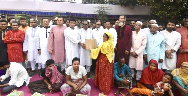 বগুড়ায় যুবদলের উদ্যোগে তারেক 
রহমান প্রদত্ত ঈদ উপহার বিতরণ  
