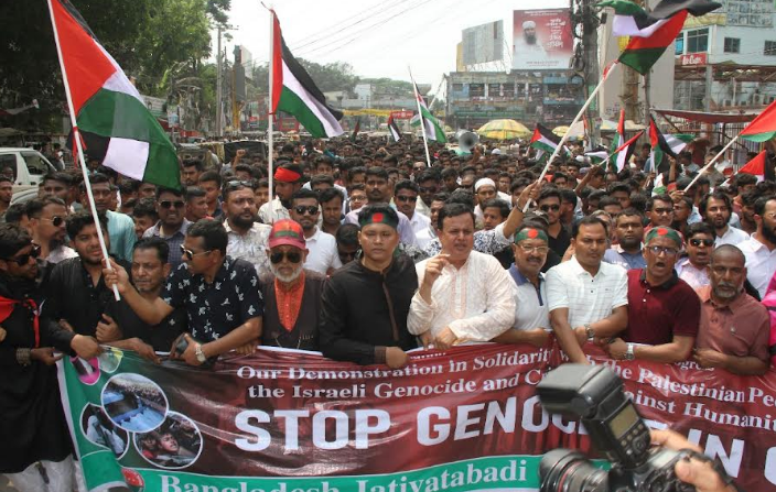 বগুড়ায় ফিলিস্তিনিদের ওপর ইসরায়েলি বর্বরোচিত হামলা ও গণহত্যার প্রতিবাদে ছাত্রদলের বিক্ষোভ