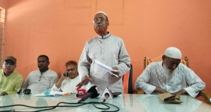 ধান-চালের ক্রয় মূল্যের সমন্বয়হীনতার প্রতিবাদে রায়গঞ্জে চালকল মালিক সমিতির সংবাদ সম্মেলন