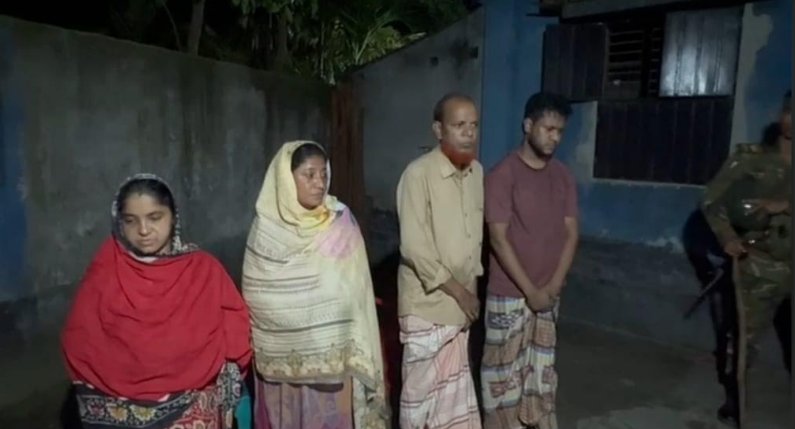 বড়াইগ্রামে সেনাবাহিনীর অভিযানে ৭০ লিটার চোলাই মদ উদ্ধার, গ্রেফতার ৫ জন