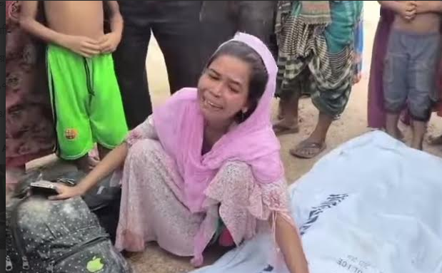বাস থেকে ফেলে যুবককে হত্যা, সুপারভাইজার ও হেলপার পলাতক
