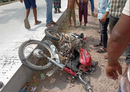 রায়গঞ্জে বাস চাপায় মোটরসাইকেল আরোহী নিহত