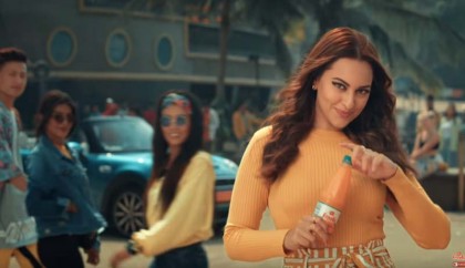 প্রাণ ফ্রুটোর বিজ্ঞাপনে সোনাক্ষি সিনহা