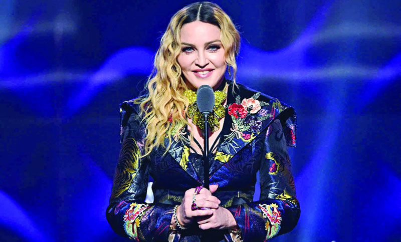 দুই গানেই সাড়ে আট কোটি!