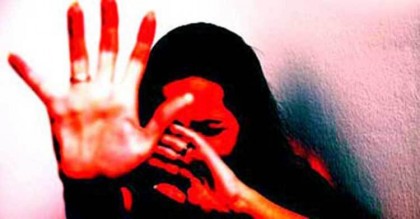 ৯৯৯ এ ফোন : পরিবারের ৫ জনকে এসিড নিক্ষেপ, ঢাললেন নিজের গায়েও
