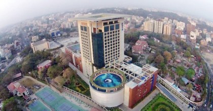 হোটেল রেডিসনের ২০ তলা থেকে পড়ে যুবকের মৃত্যু
