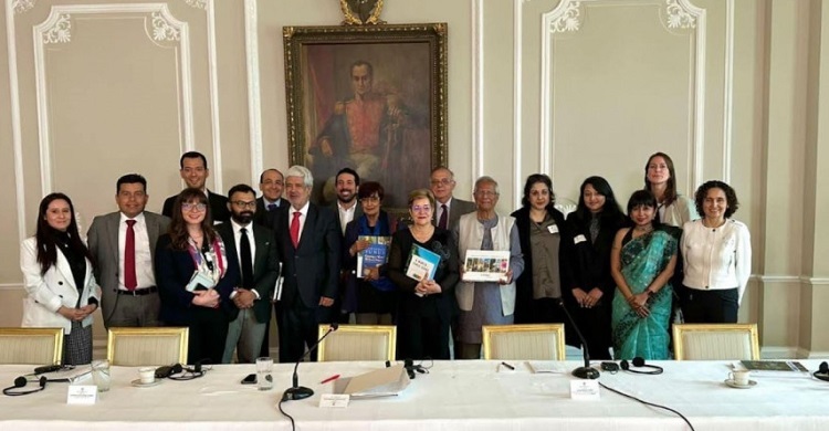 ড. ইউনূসের সঙ্গে কলম্বিয়ার সিনিয়র মন্ত্রীদের বৈঠক
