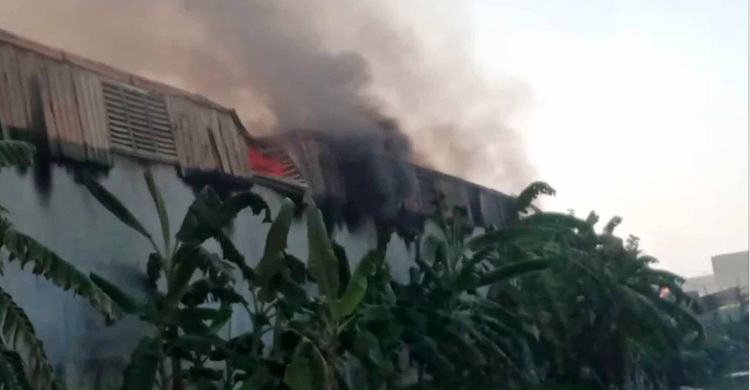 গাজীপুরে কম্পোজিট মিলে আগুন
