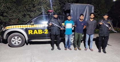 র‍্যাব পরিচয়ে অপহরণ করে মুক্তিপণ আদায় করতেন তারা
