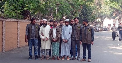 টাকার বিনিময়ে অস্ত্র সরবরাহ করতে গিয়ে নিজেই হয়ে যান জঙ্গি
