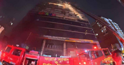 ঢাকার বেইলি রোডে দশতলা ভবনে আগুন, নিয়ন্ত্রণে ফায়ার সার্ভিসের ছয় ইউনিট