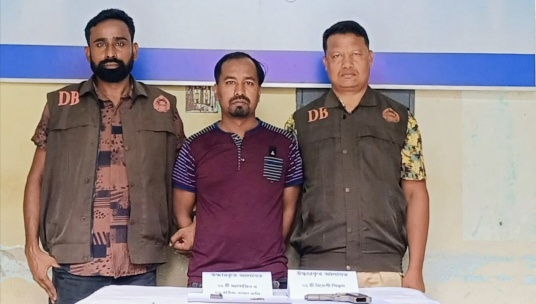 বগুড়ায় বিদেশী পিস্তল ও 
তাজাগুলিসহ সন্ত্রাসী রহিম গ্রেপ্তার