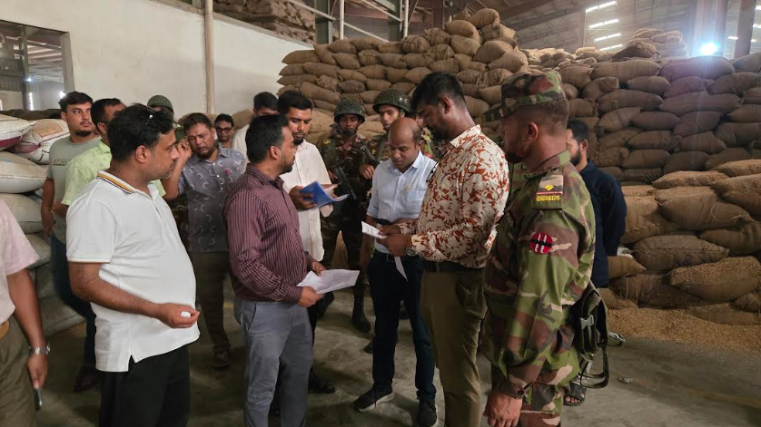 নওগাঁয় অবৈধ ধান-চাল মজুতের অভিযোগ, ৬ লাখ ৩০ হাজার টাকা জরিমানা
