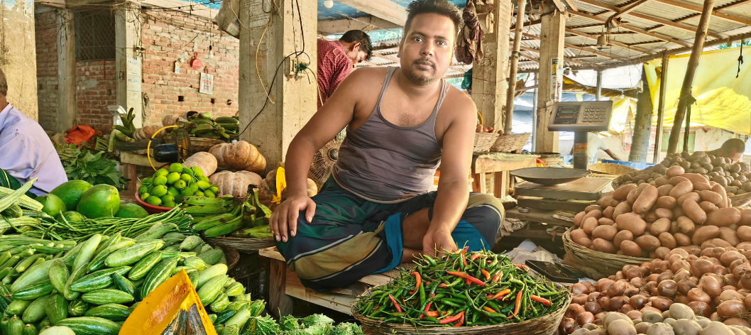 কাঁচা মরিচে আগুন, বেগুনেও ঝলসানি! বগুড়ায় সবজির দাম বেড়ে ভোক্তাদের নাভিশ্বাস