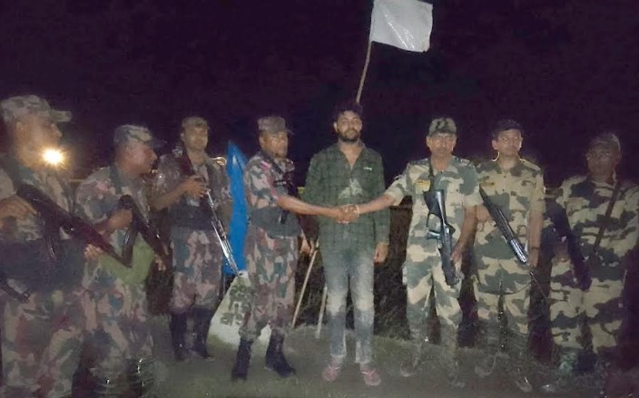 ফুলবাড়ী সীমান্তে ভারতীয় নাগরিক আটক, পতাকা বৈঠকের মাধ্যমে বিএসএফ’র কাছে হস্তান্তর