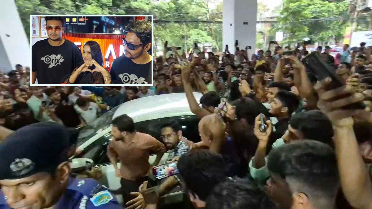 বগুড়ায় ইমন, তাসকিন ও কেয়াকে দেখতে জনস্রোত, ভেঙে পড়ল ফটক