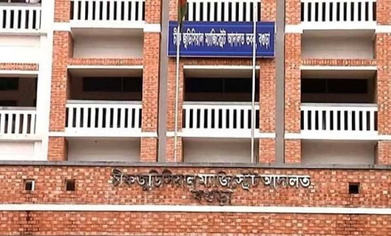 বগুড়ায় আদালত প্রাঙ্গণ থেকে জোড়া হত্যা মামলার আসামি পলাতক