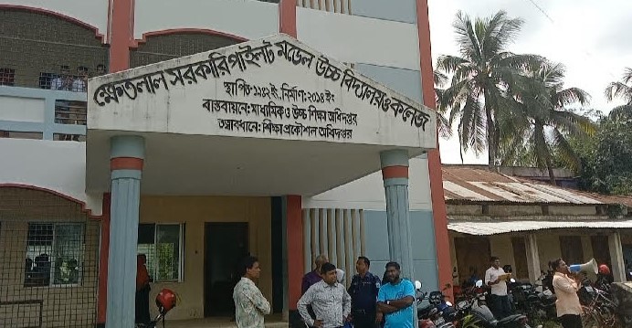 ক্ষেতলালে আন্তস্কুল ফুটবল খেলায় সংঘর্ষ, আহত ৪ শিক্ষার্থী