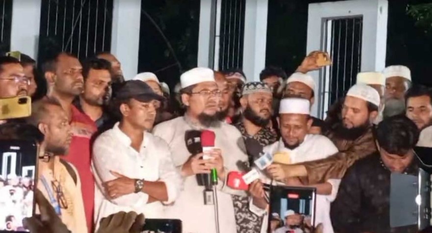 শিক্ষক আন্দোলনে পুলিশ লাঠিপেটা ও সাউন্ড গ্রেনেড, আহত কয়েকজন