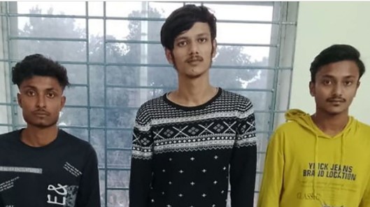  বগুড়ার সারিয়াকান্দিতে ‘লকডাউন ব্যানার’সহ তিন ছাত্রলীগ কর্মী গ্রেফতার