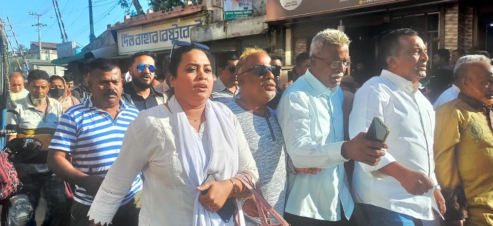 জয়পুরহাটে বিএনপির আনন্দ মিছিল: সাবেক প্রধানমন্ত্রী শেখ হাসিনার ফাঁসির রায়