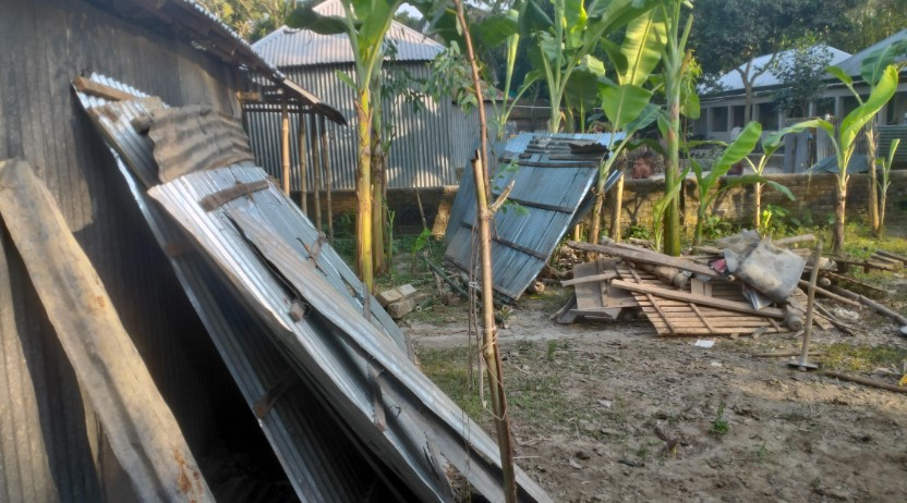 সারিয়াকান্দিতে জমি দখল নিয়ে উত্তেজনা: তিনটি বসতঘর ভাঙচুর ও মালামাল ক্ষতির অভিযোগ