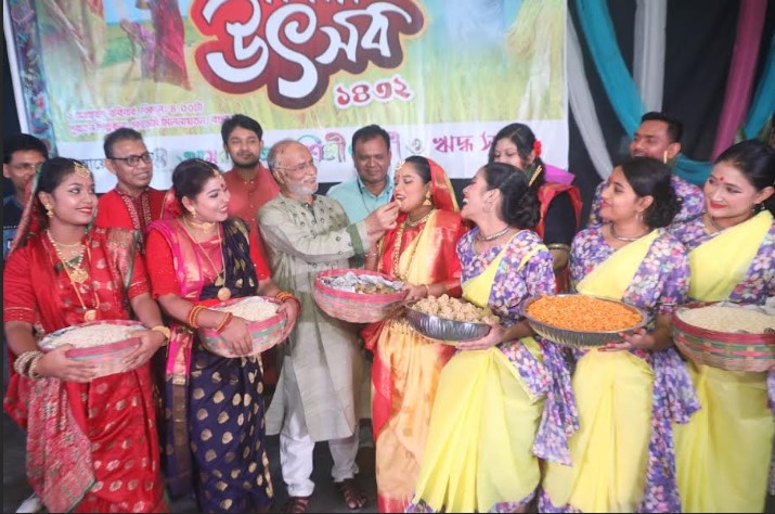 নবান্ন উৎসবে নতুন ধানের ভাতে বাঙালির ঐতিহ্যের উচ্ছ্বাস