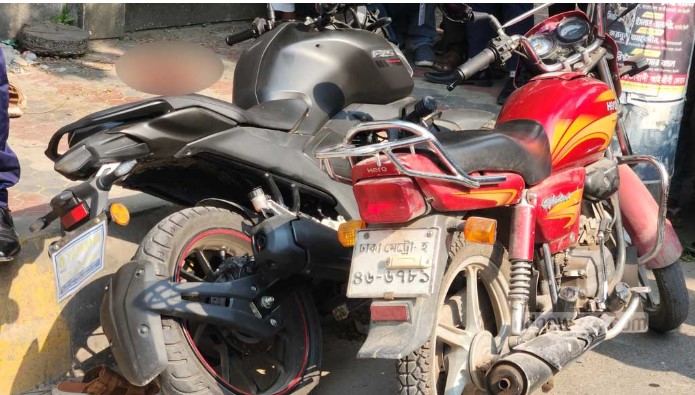 খুলনায় আদালত ফটকের সামনে গুলি ও কুপিয়ে দুই আসামি হত্যা